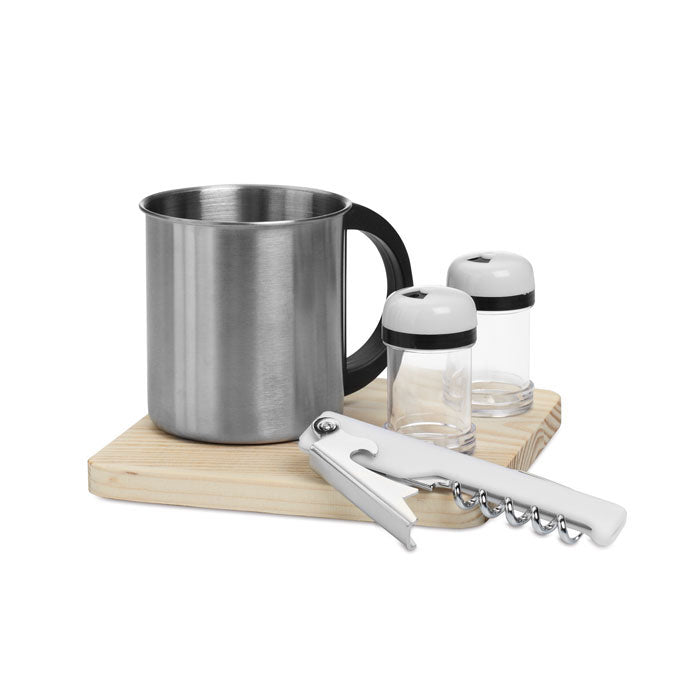 Taza metálica de picnic con salero y pimentero, sacacorchos metálico y bandeja de madera