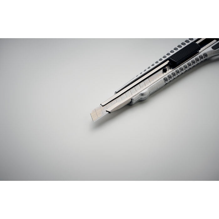 TRACTA - Cúter de aluminio con 13 hojas
