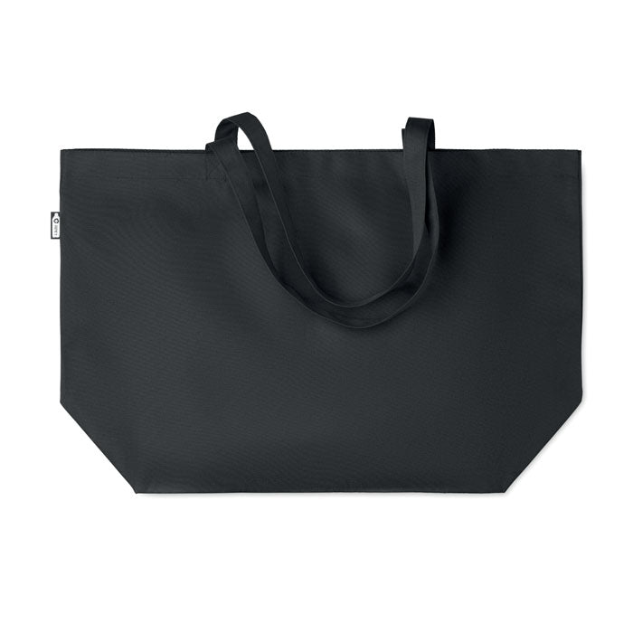 Bolsa de compra FAMA de 600D RPET negra con asas largas, diseño amplio y ecológico para uso diario o como bolsa de regalo personalizada.