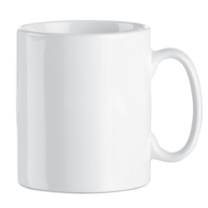 Taza clásica de cerámica blanca