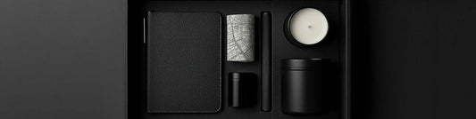 Caja de regalo empresarial con artículos personalizados de alta gama.