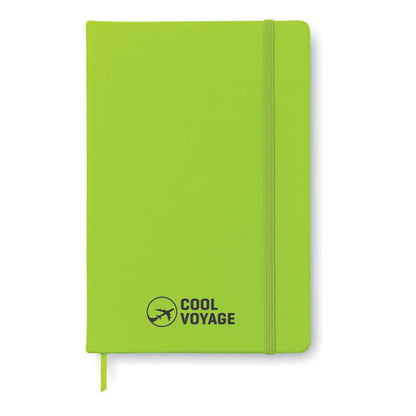 Libreta A5 con tapa rígida cierre goma verde con logo impreso