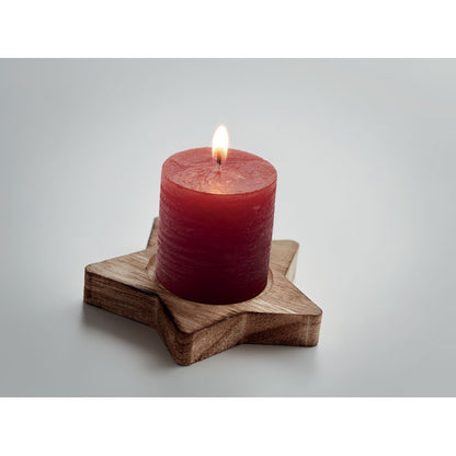 Vela encendida roja con porta velas de estrella con fondo gris