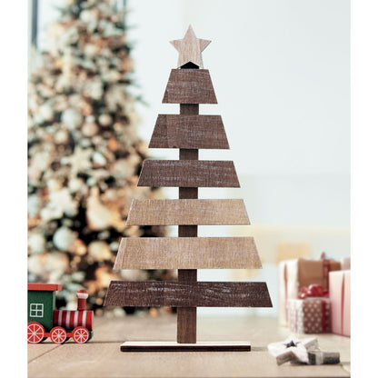 Árbol de navidad pequeño de madera  en un ambiente navideño