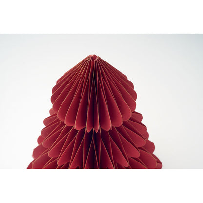 Detalle de parte superior de árbol de Navidad rojo de papel