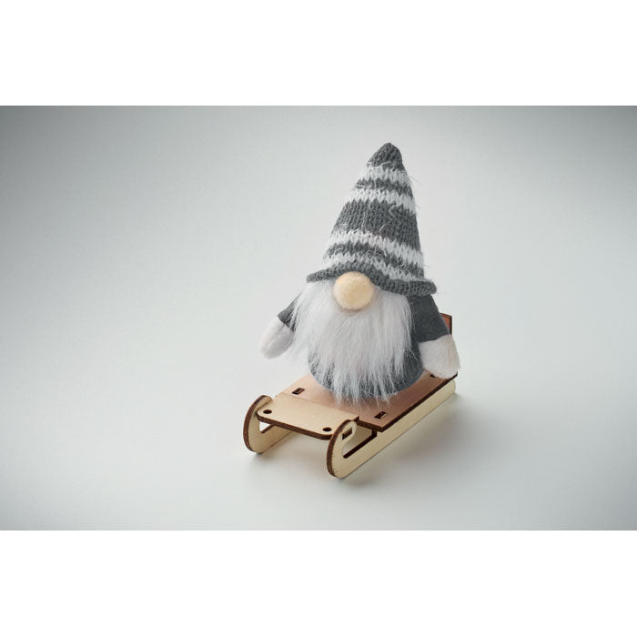 FROSTY SLEIGH - Gnomo en trineo de madera, decorativo gnomo con gorro de punto sobre trineo de madera.