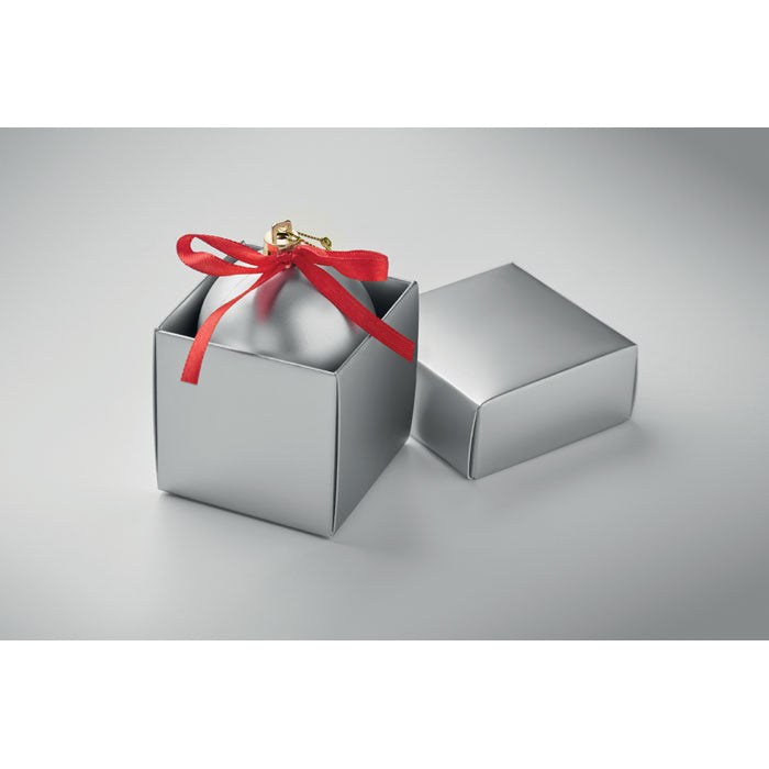 BELLES - Bola de Navidad en caja con la caja abierta y cinta roja para colgar en árbol de Navidad.
