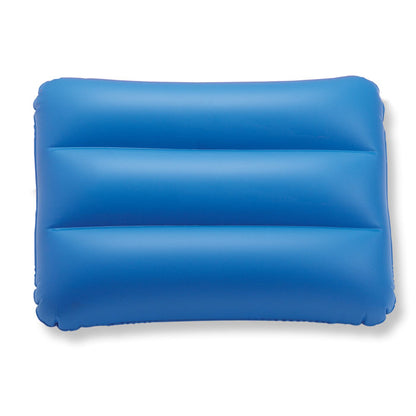 Almohada hinchada de playa azul