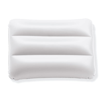 Almohada hinchada blanca de playa