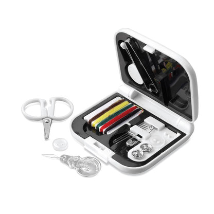 Set de costura de viaje en caja de plástico blanca con hilos, agujas, alfileres, tijeras y otros accesorios