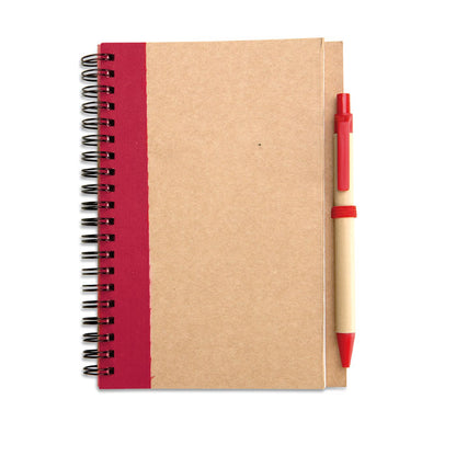 Cuaderno de espiral con tapas de cartón y detalles en color rojo. Bolígrafo de cartón y detalles en rojo
