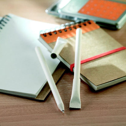 2 bolis de cartón blanco con libretas