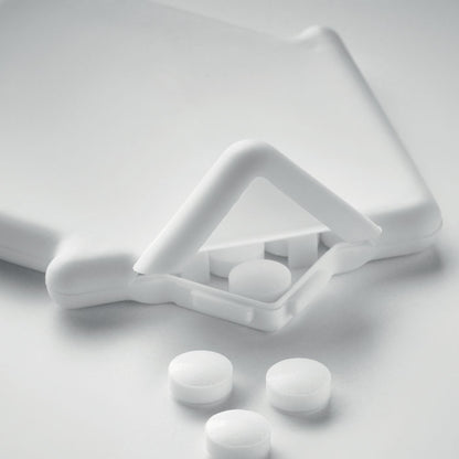 Detalle de caja con caramelos blancos