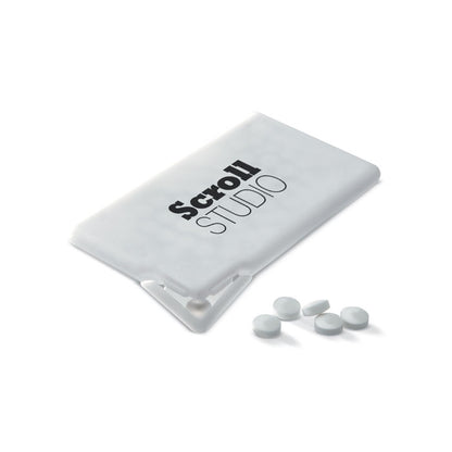 Caja de caramelos blanca con forma de tarjeta con logo impreso