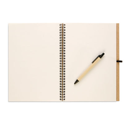 Bolígrafo sobre libreta abierta. Vista de hojas de libreta