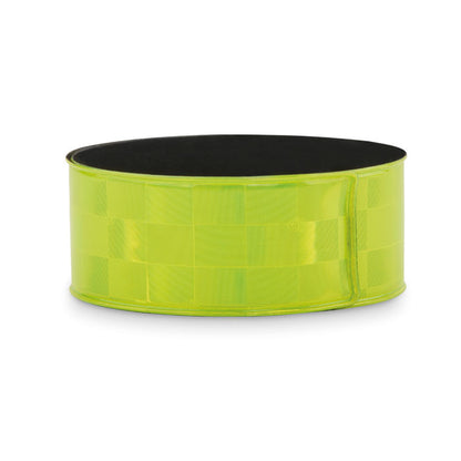 Vista frontal de pulsera verde fluorescente