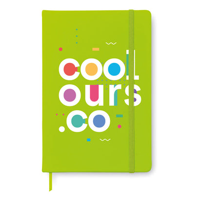 Libreta con cierre goma verde personalizada con logotipo en la portada
