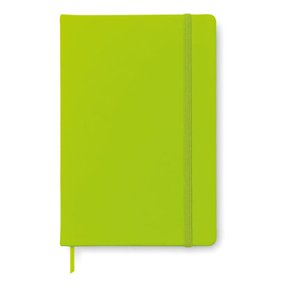 Libreta verde de tapa dura con cierre de goma y marcapáginas