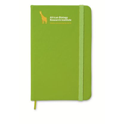 Libreta A5 con tapa rígida cierre goma verde con logo impreso