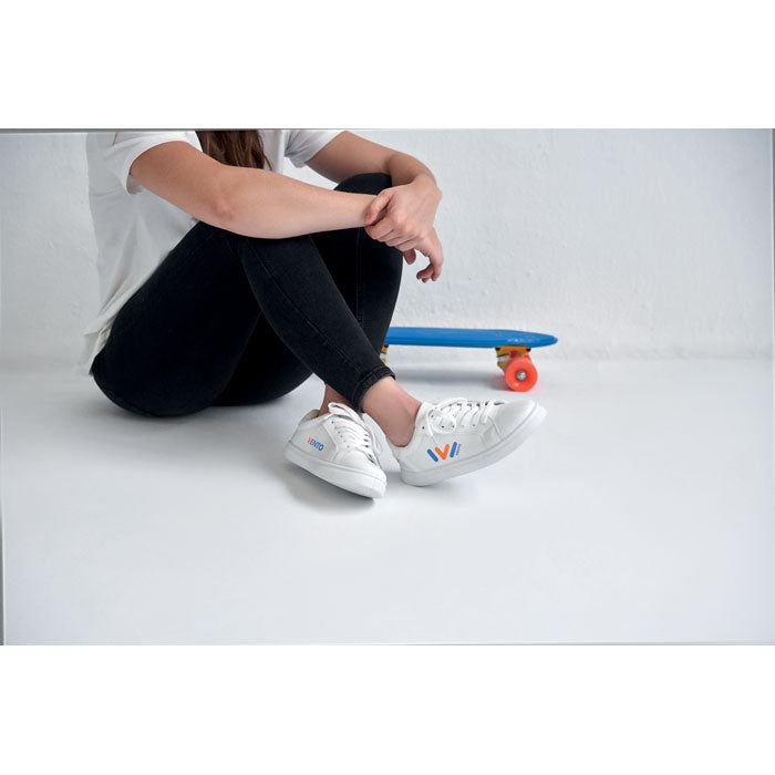 BLANCOS - Zapatillas en PU 38 - Regalos Corporativos Personalizados · Clap Comunicacion