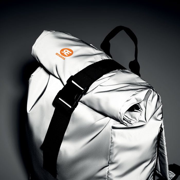 BRIGHT ROLLPACK - Mochila Rolltop reflectante - Regalos Corporativos Personalizados · Clap Comunicacion