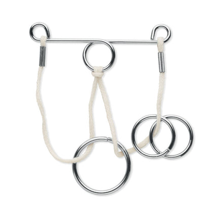 juego rompecabezas de metal y madera