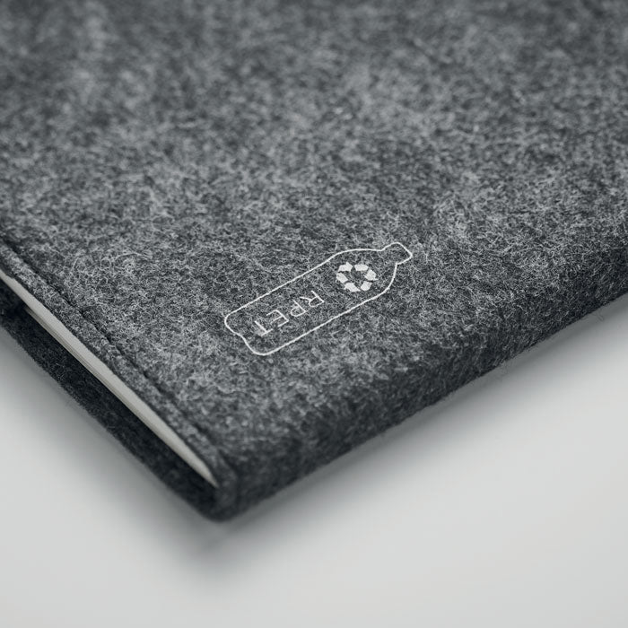 FELTBOOK - Libreta A5 RPET fieltro - Regalos Corporativos Personalizados · Clap Comunicacion