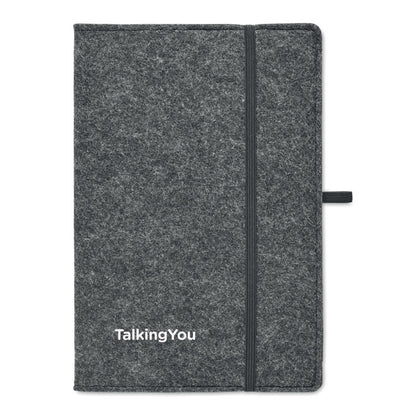 Libreta de fieltro gris con cierre goma y logo impreso en blanco