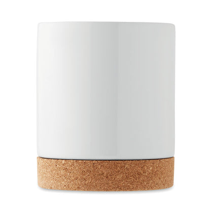 Taza blanca de ceramica con base de corcho