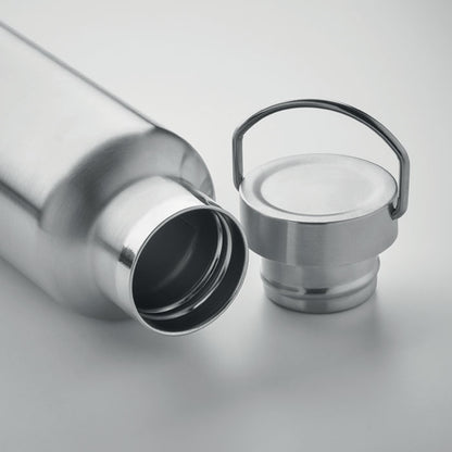 detalle de tapón de botella de acero