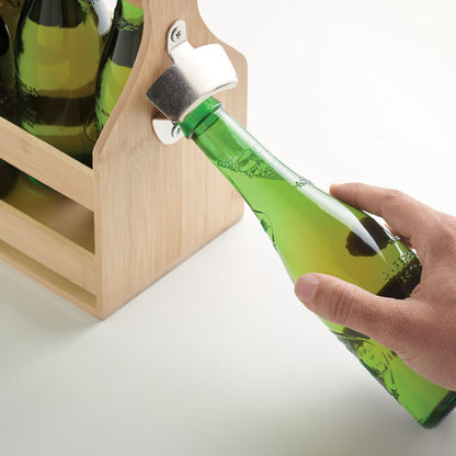Botella de cerveza abriéndose con el abrebotellas metálico integrado