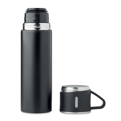 Botella de acero negro con taza de tapa al lado