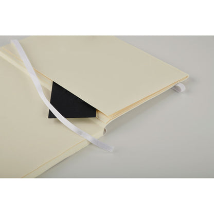 detalle hojas y marca páginas de libreta blanca