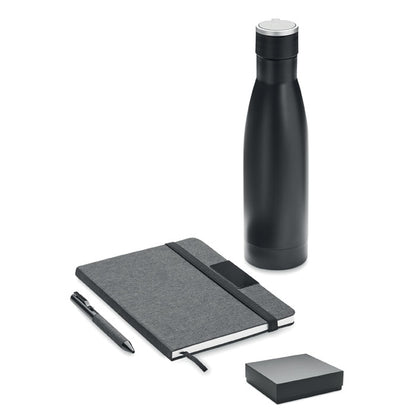 Botella. libreta, boli y caja negro de lujo