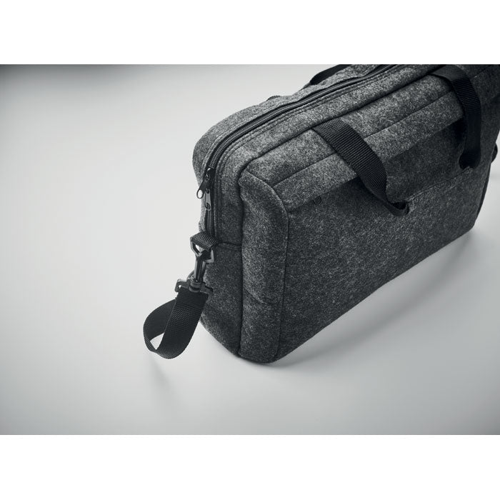 PLANA - Maletin fieltro RPET para 15" - Regalos Corporativos Personalizados · Clap Comunicacion
