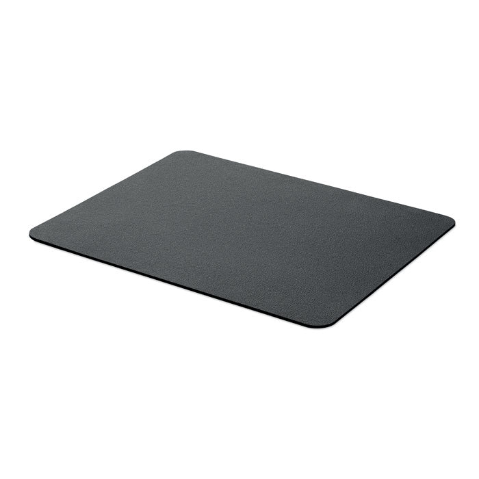 Alfombrilla de ratón negra de PU reciclado con acabado suave y forma rectangular, vista superior.