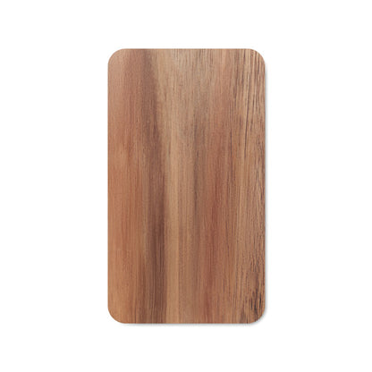 Vista inferior de power bank de madera de acacia