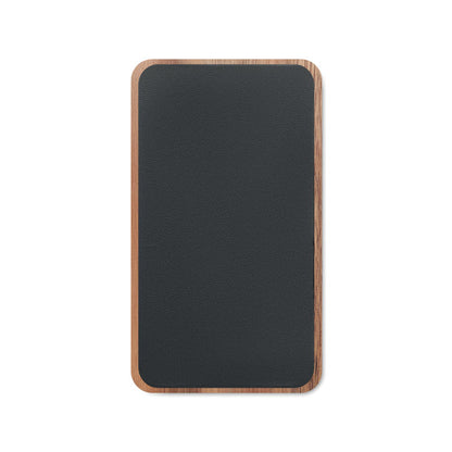 Vista inferior de power bank de PP negro