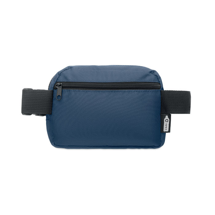 Bolsito en color azul marino, fabricado en RPET, con cierre y cinturon ajustable, ideal para uso diario.
