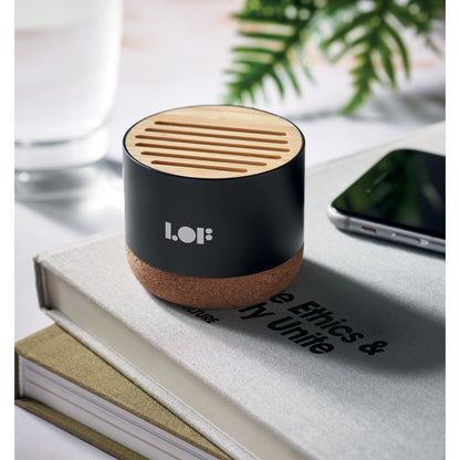 Altavoz cinlíndrico negro con base de corcho personalizado con logo