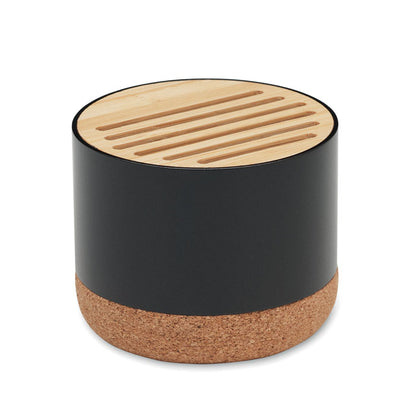 Altavoz negro de aluminio con base de corcho y parte superior de madera