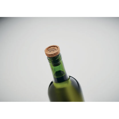 Detalle de tapón de corcho en botella de vino