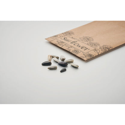 Detalle de pipas con bolsa de papel