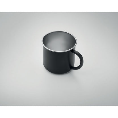 Vista superior de taza negra de metal