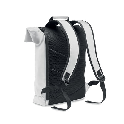 Espalda de color negro y asas de mochila blanca con cierre enrollable