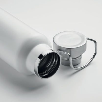 Detalle de botella abierta blanca con tapa de acero