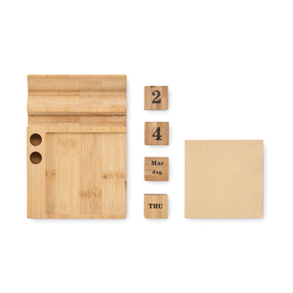 Vista superior de elementos de calendario de madera de mesa