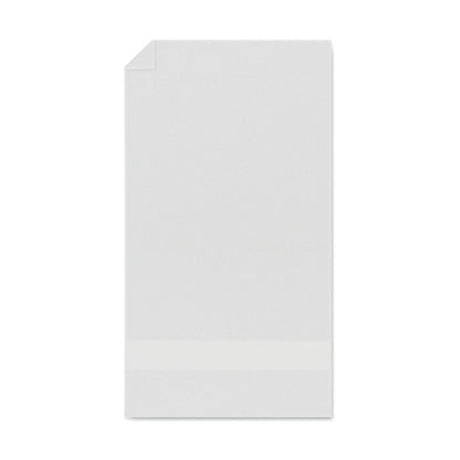 Parte delantera de toalla blanca de rizo con cenefa inferior