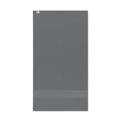 Parte trasera de toalla gris de rizo con etiqueta