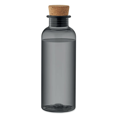 Parte superior de botella con tapón de corcho en mesa